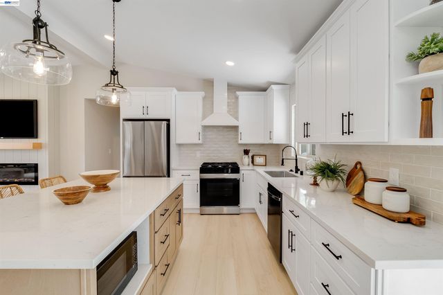 1121 N P St, Livermore, CA 94551