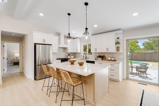 1121 N P St, Livermore, CA 94551