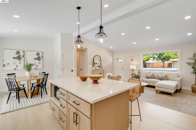 1121 N P St, Livermore, CA 94551