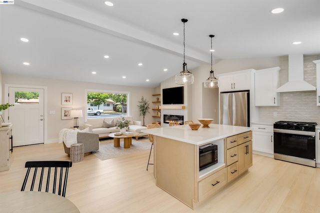 1121 N P St, Livermore, CA 94551