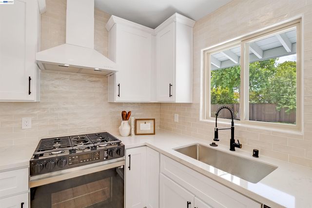 1121 N P St, Livermore, CA 94551
