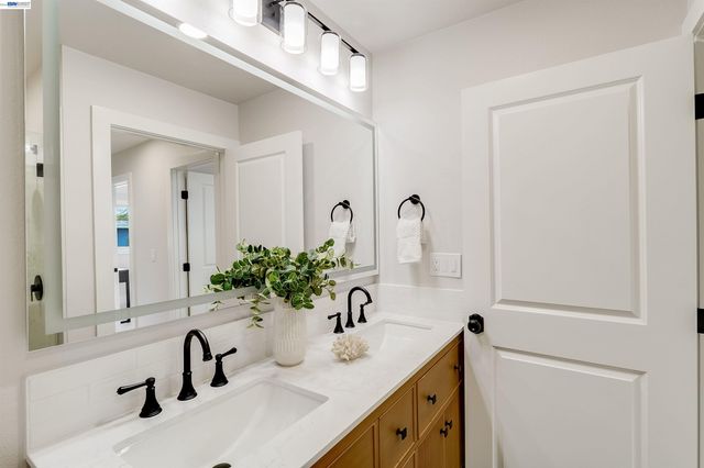 1121 N P St, Livermore, CA 94551