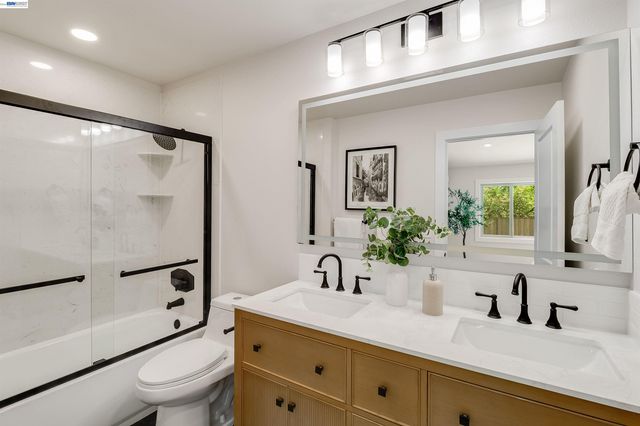 1121 N P St, Livermore, CA 94551