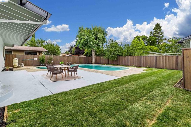 1121 N P St, Livermore, CA 94551