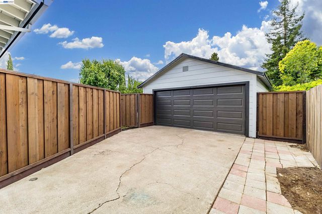1121 N P St, Livermore, CA 94551