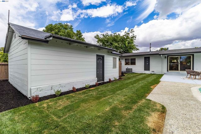1121 N P St, Livermore, CA 94551