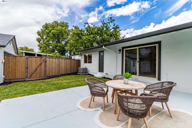 1121 N P St, Livermore, CA 94551