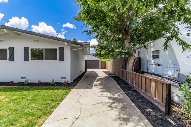 1121 N P St, Livermore, CA 94551