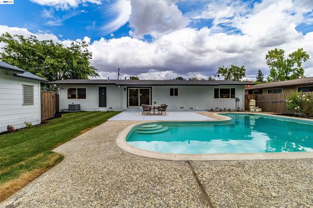 1121 N P St, Livermore, CA 94551