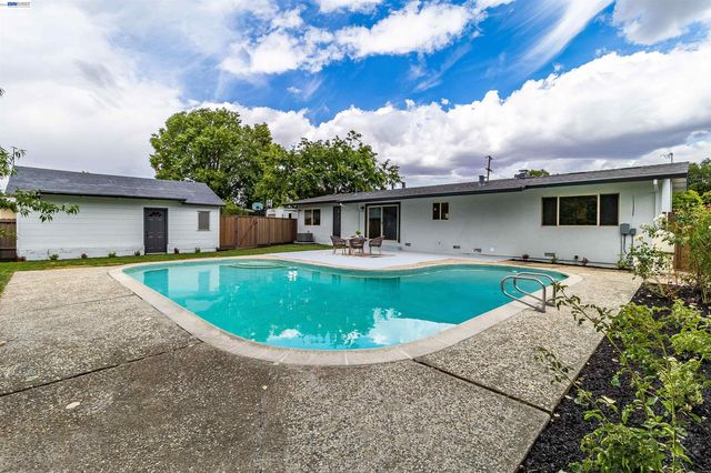 1121 N P St, Livermore, CA 94551