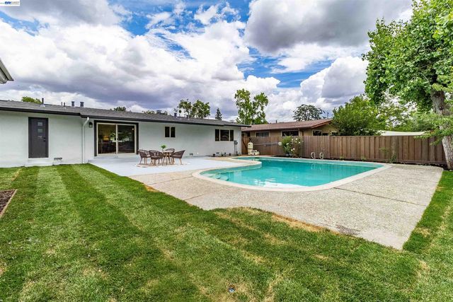 1121 N P St, Livermore, CA 94551