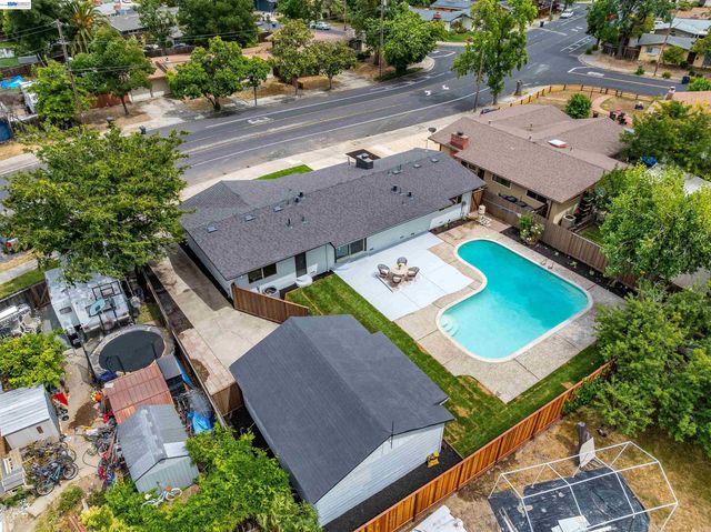 1121 N P St, Livermore, CA 94551