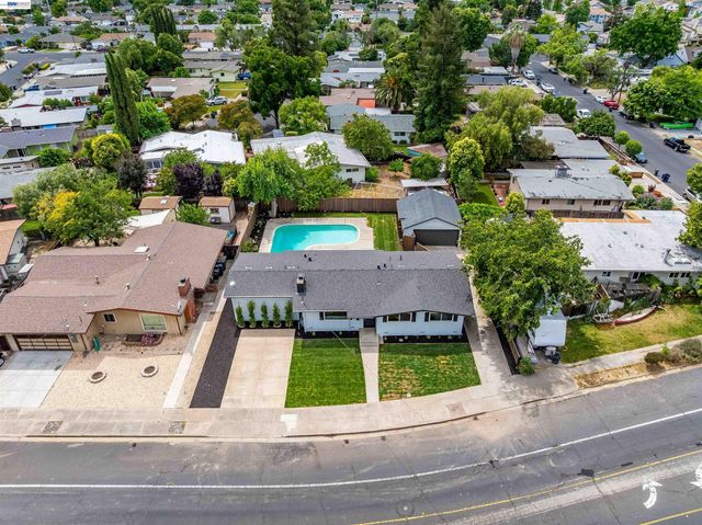 1121 N P St, Livermore, CA 94551