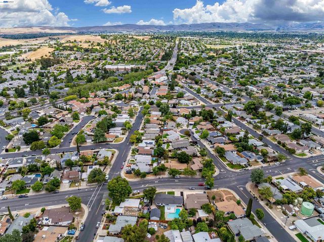 1121 N P St, Livermore, CA 94551