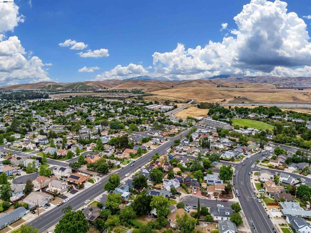 1121 N P St, Livermore, CA 94551