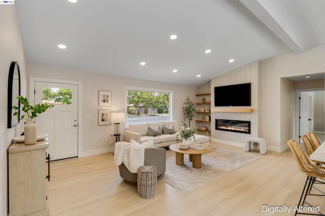 1121 N P St, Livermore, CA 94551