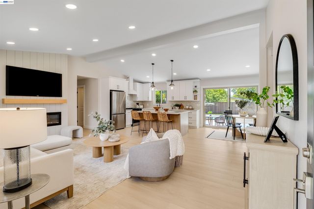 1121 N P St, Livermore, CA 94551