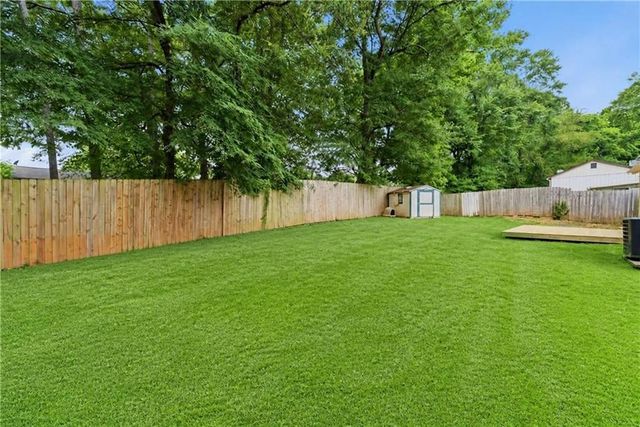 822 Brandllwood Way NW, Lilburn, GA 30047