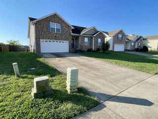 1920 Patton Rd, Clarksville, TN 37042