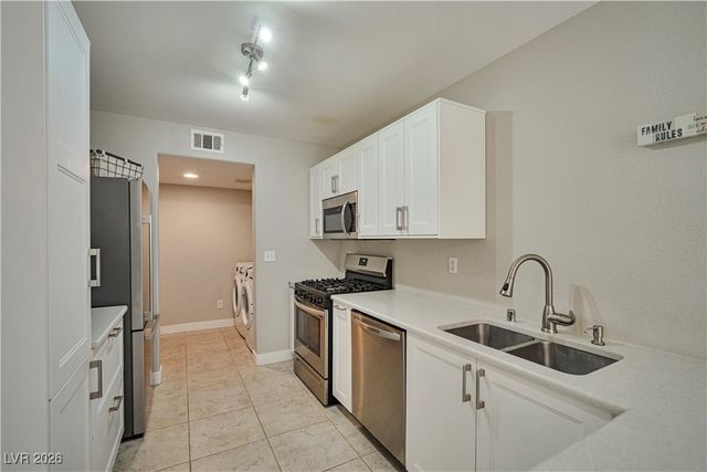 10142 Tree Creek Court, Las Vegas, NV 89183