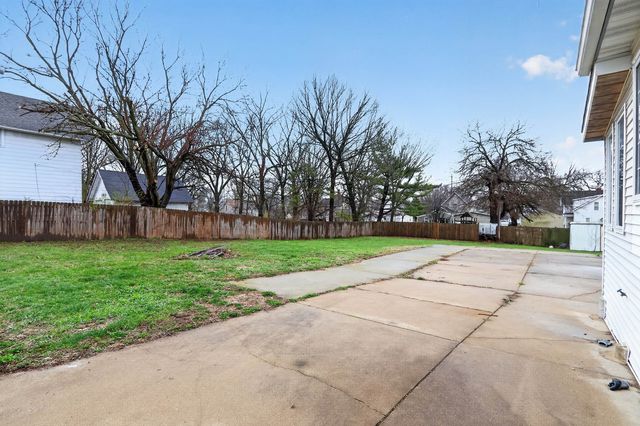 1210 Fairview Avenue, Rockford, IL 61101