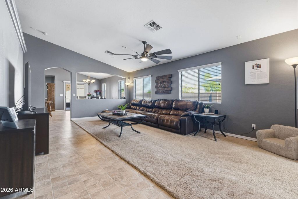 Image 10 of property listing at 4650 N 112TH Avenue, Phoenix, AZ 85037