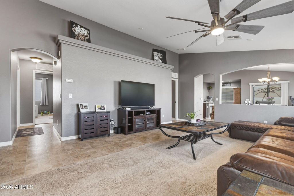Image 11 of property listing at 4650 N 112TH Avenue, Phoenix, AZ 85037