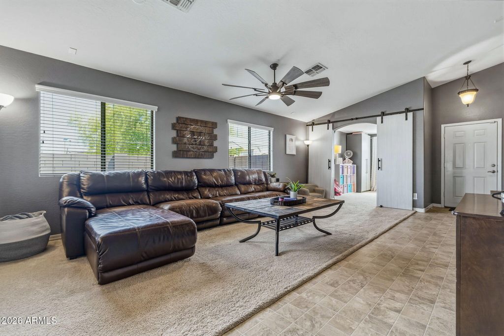 Image 12 of property listing at 4650 N 112TH Avenue, Phoenix, AZ 85037
