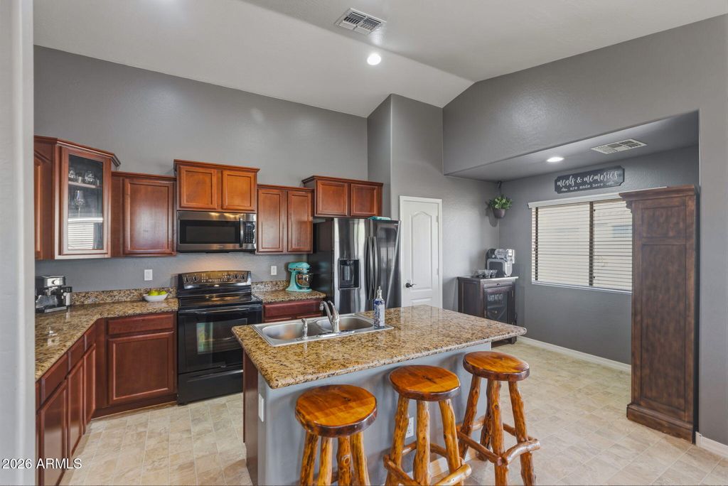 Image 16 of property listing at 4650 N 112TH Avenue, Phoenix, AZ 85037