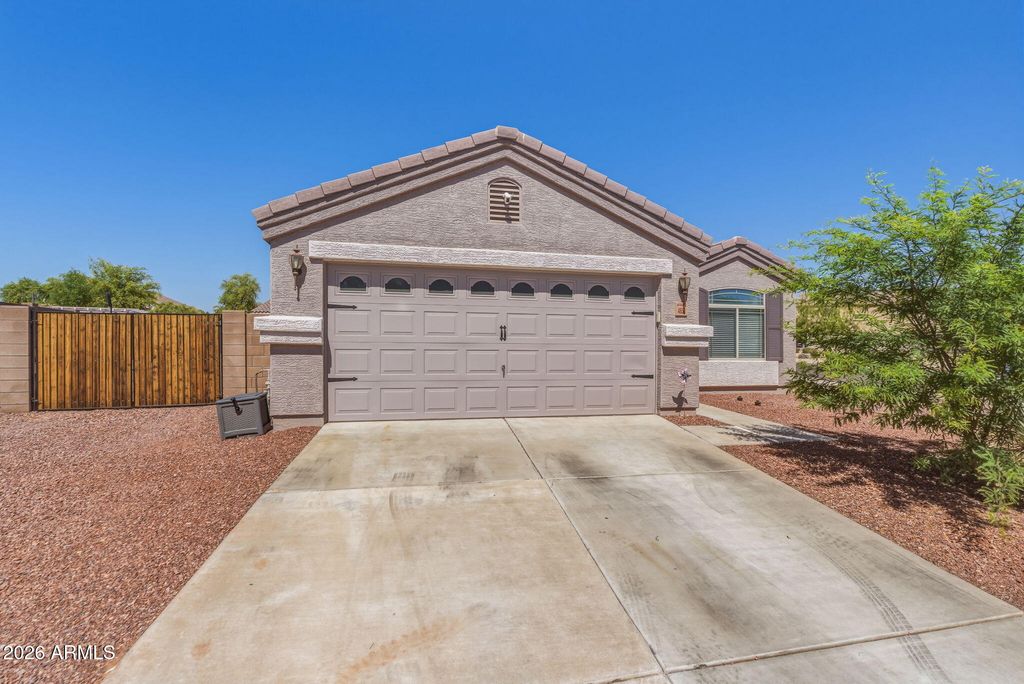 Image 2 of property listing at 4650 N 112TH Avenue, Phoenix, AZ 85037