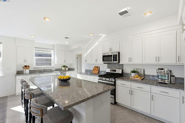 498 Trace Lane, Hayward, CA 94544