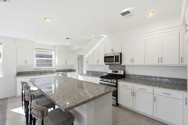 498 Trace Lane, Hayward, CA 94544