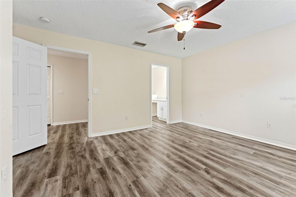 Image 14 of property listing at 8421 EDGEWATER PLACE BOULEVARD, Tampa, FL 33615