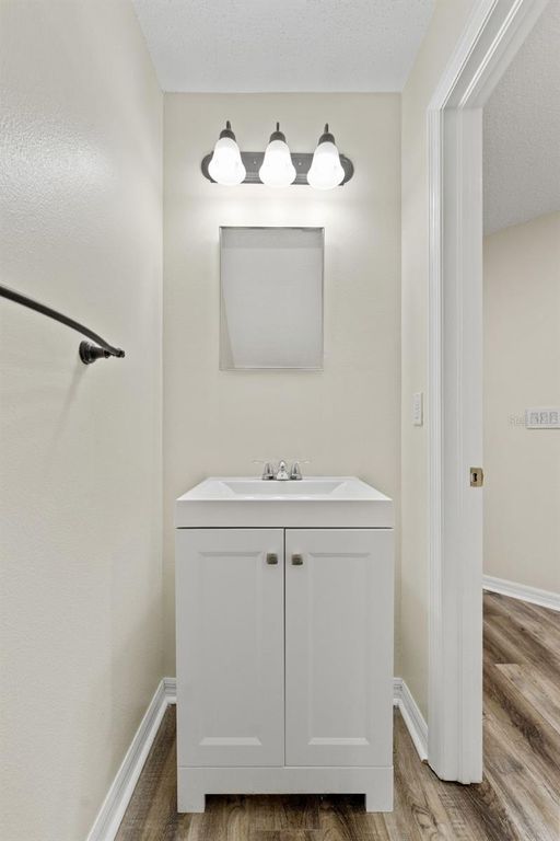 Image 23 of property listing at 8421 EDGEWATER PLACE BOULEVARD, Tampa, FL 33615