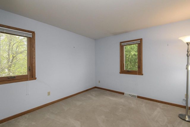 1215 Timber RIDGE, Pewaukee, WI 53072