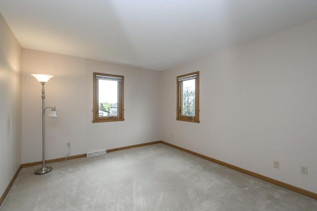 1215 Timber RIDGE, Pewaukee, WI 53072