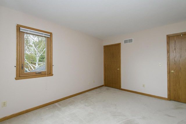 1215 Timber RIDGE, Pewaukee, WI 53072