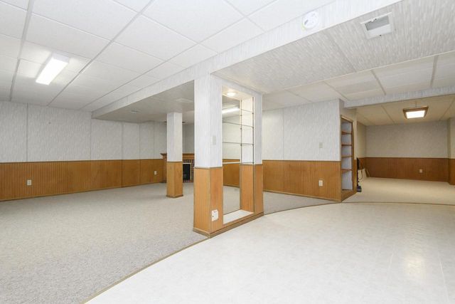 1215 Timber RIDGE, Pewaukee, WI 53072