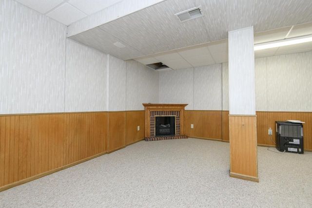 1215 Timber RIDGE, Pewaukee, WI 53072