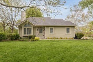1215 Timber RIDGE, Pewaukee, WI 53072