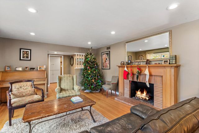 6449 Holstein Way, Sacramento, CA 95831