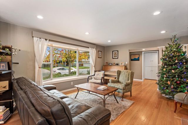 6449 Holstein Way, Sacramento, CA 95831