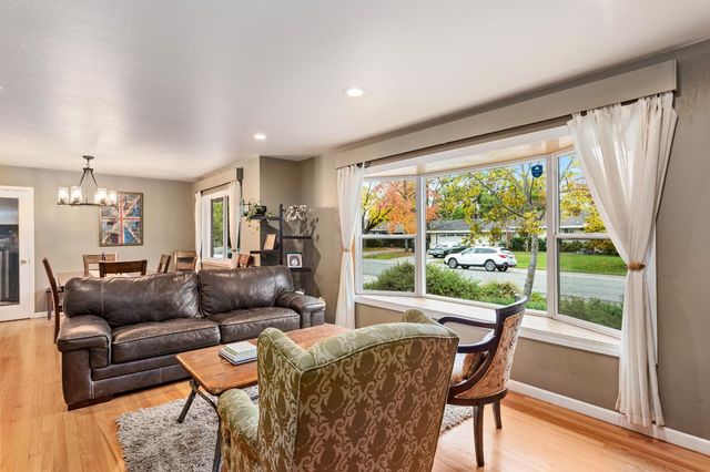 6449 Holstein Way, Sacramento, CA 95831