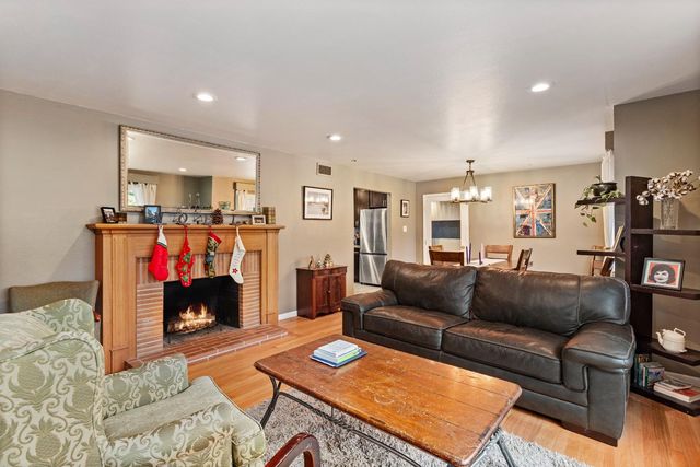 6449 Holstein Way, Sacramento, CA 95831