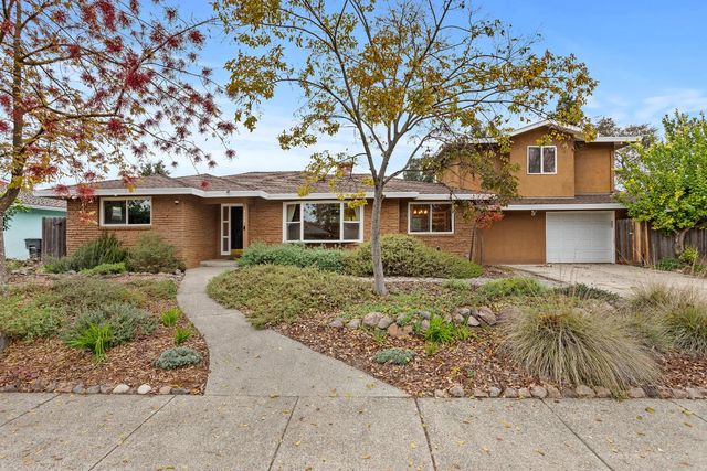 6449 Holstein Way, Sacramento, CA 95831
