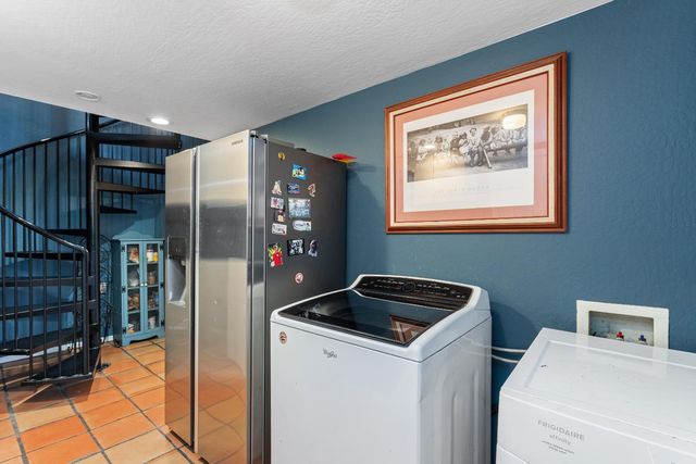 6449 Holstein Way, Sacramento, CA 95831