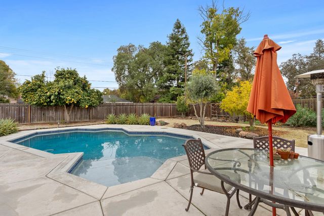 6449 Holstein Way, Sacramento, CA 95831