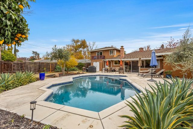 6449 Holstein Way, Sacramento, CA 95831