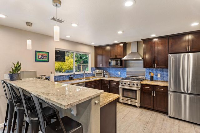 6449 Holstein Way, Sacramento, CA 95831