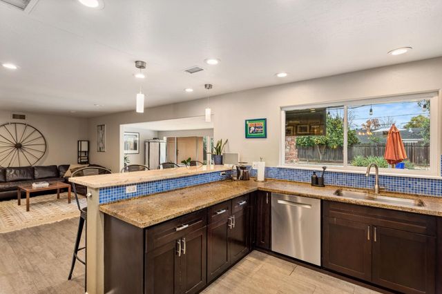 6449 Holstein Way, Sacramento, CA 95831